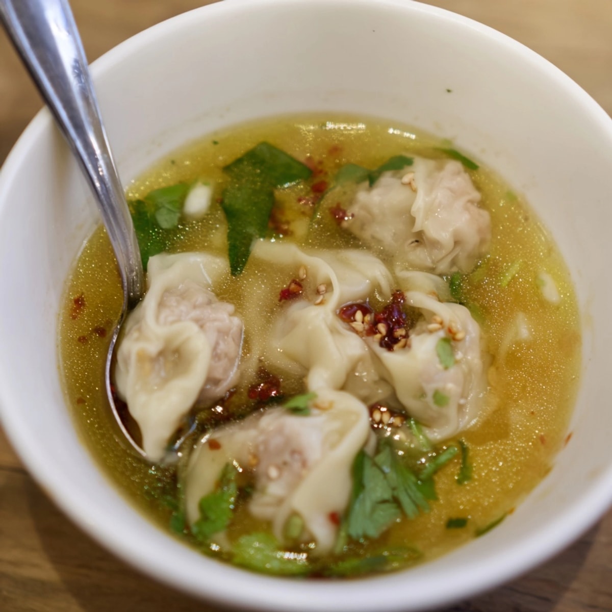 Homemade Wonton Soup: A steaming bowl of comforting Chinese dumplings in flavorful broth.